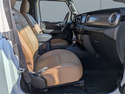 Used 2023 Jeep Wrangler Rubicon image 12