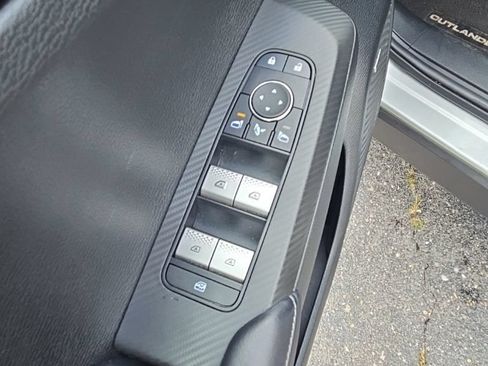 Used 2025 Mitsubishi Outlander SE AWD/4WD image 25