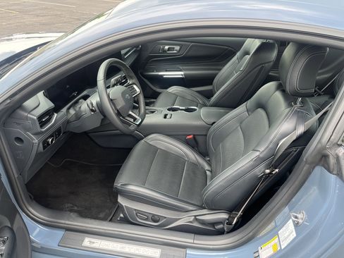 Used 2025 Ford Mustang Premium image 13