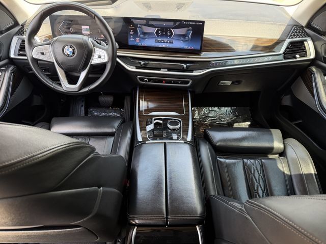 Used 2026 BMW X7 xDrive40i AWD/4WD image 10