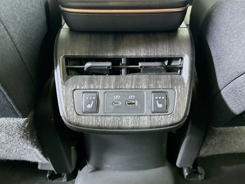 Used 2024 Nissan Ariya FWD image 27