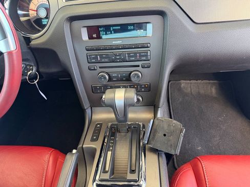 Used 2010 Ford Mustang GT RWD image 8
