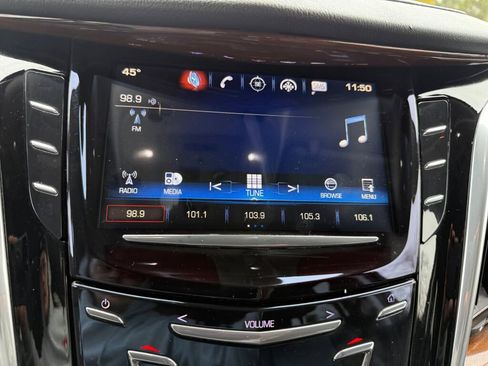 Used 2020 Cadillac Escalade Luxury image 18