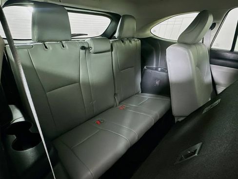 Used 2021 Toyota Highlander XLE AWD/4WD image 10