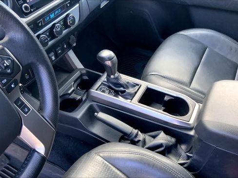 Used 2022 Toyota Tacoma Limited AWD/4WD image 16