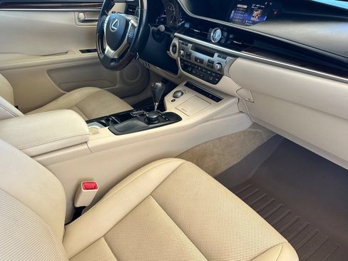 Used 2015 Lexus ES 350 w/ Premium Package FWD image 15