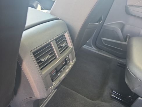 Used 2023 Volkswagen Atlas SE AWD/4WD image 32