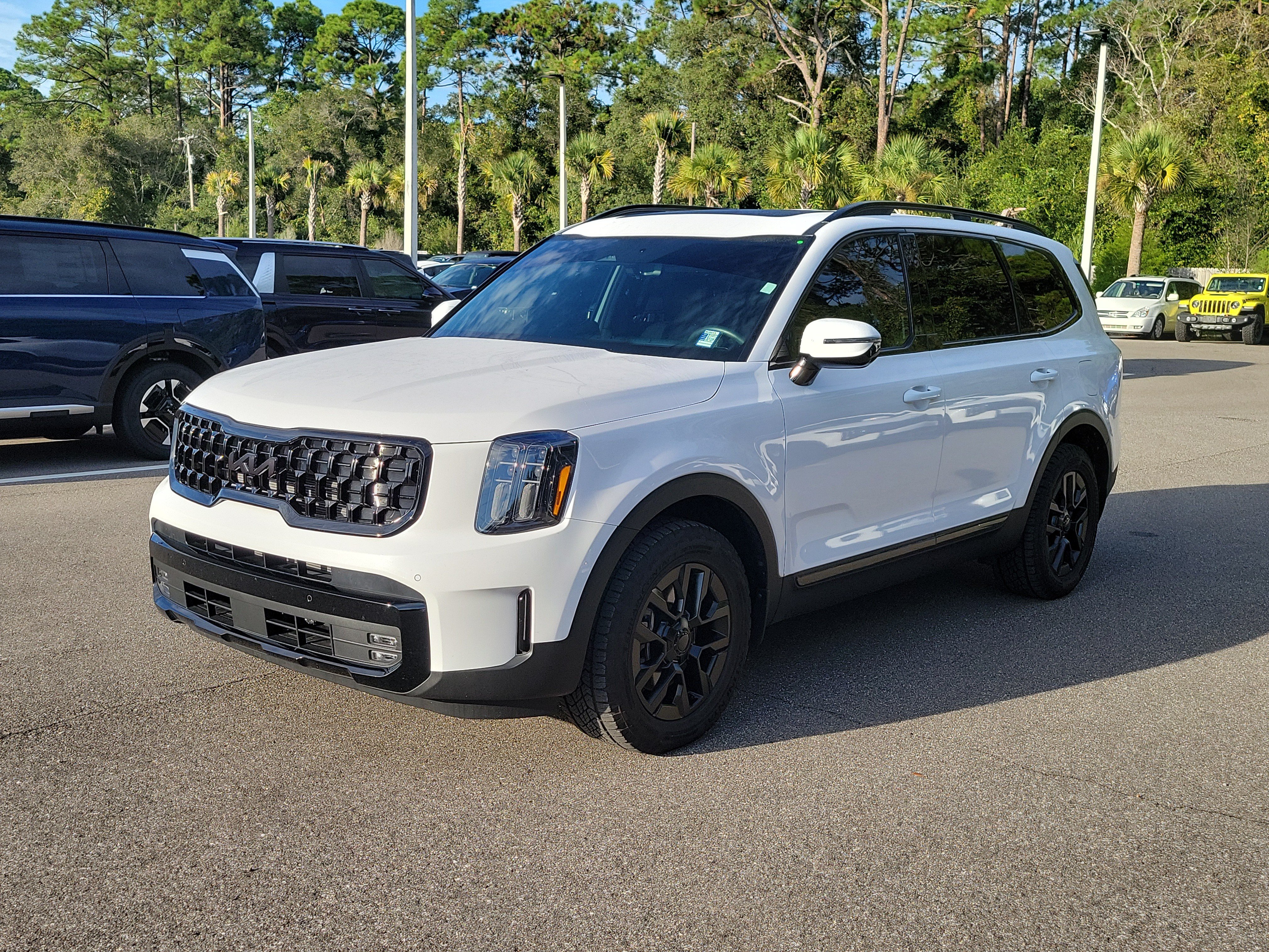 Used 2025 Kia Telluride SX Prestige X-Pro AWD/4WD image 2