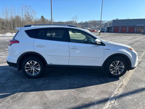 Used 2018 Toyota RAV4 XLE image 6