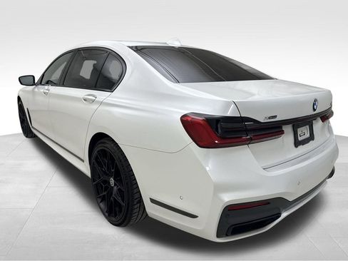 Used 2022 BMW 750i xDrive w/ Luxury Rear Seating Package AWD/4WD image 8