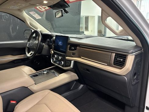Used 2024 Ford Expedition Limited RWD image 13