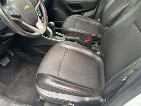 Used 2020 Chevrolet Trax LT w/ LT Convenience Package image 10