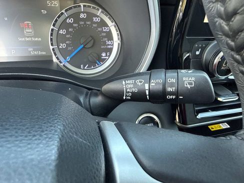 Used 2023 Toyota Highlander Bronze Edition image 42