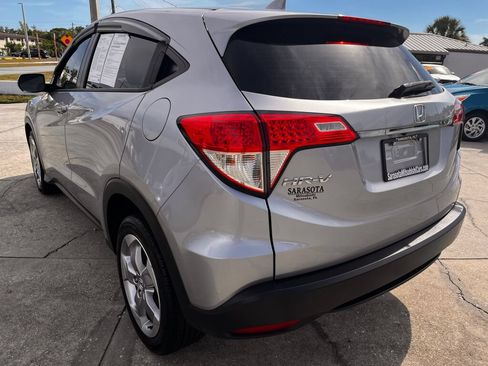 Used 2021 Honda HR-V LX image 6