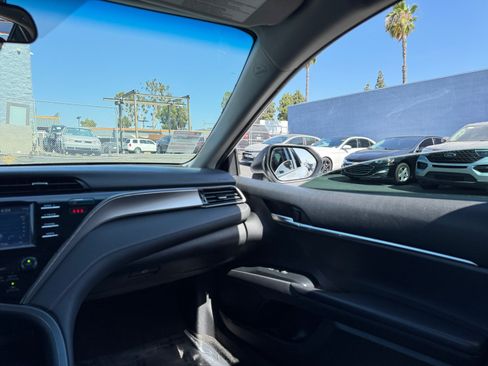 Used 2019 Toyota Camry SE w/ Carpet Mat Package FWD image 22