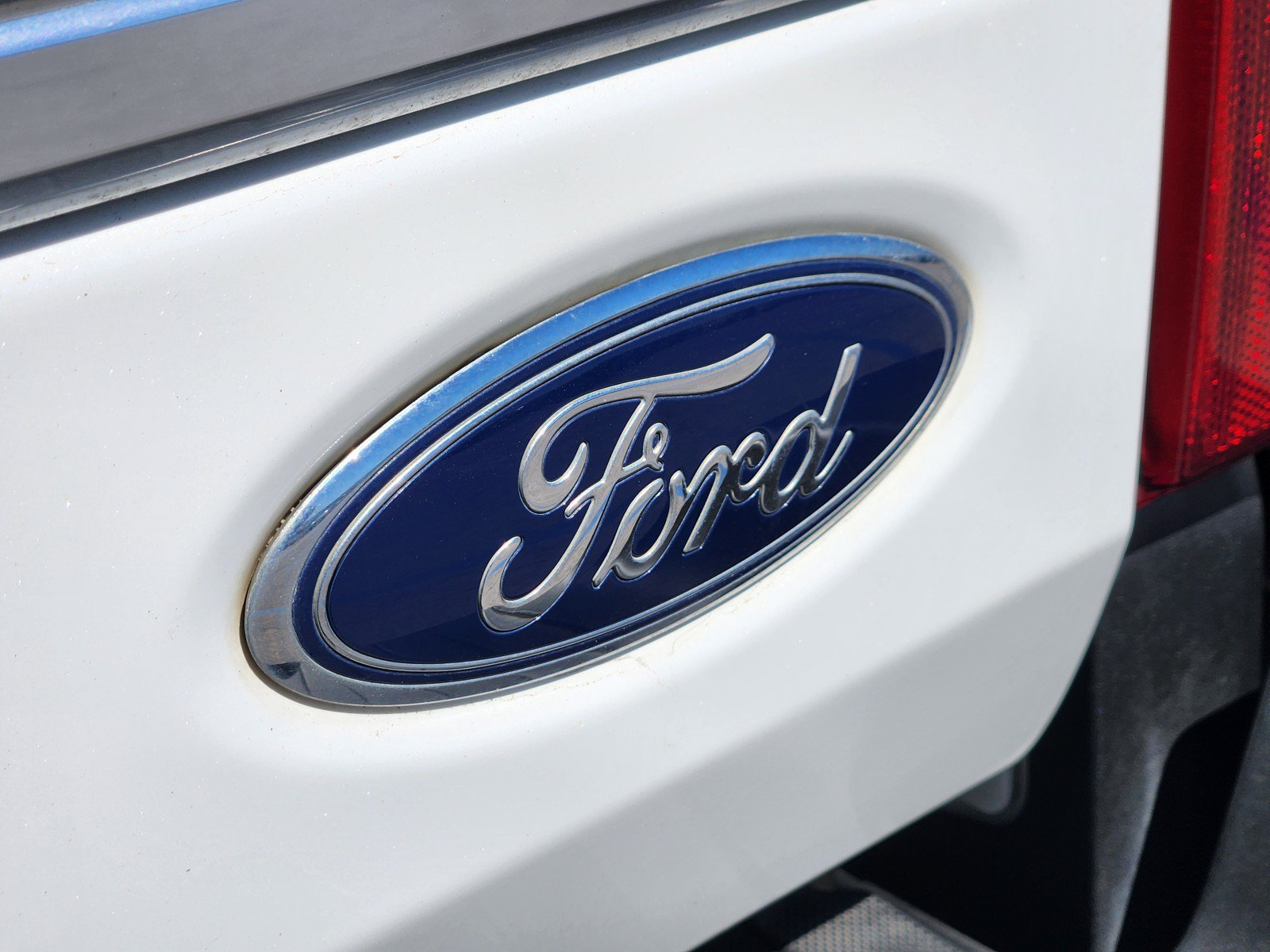 Used 2022 Ford F250 Platinum w/ FX4 Off-Road Package AWD/4WD image 29