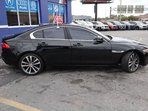 Used 2018 Jaguar XE Prestige RWD image 2