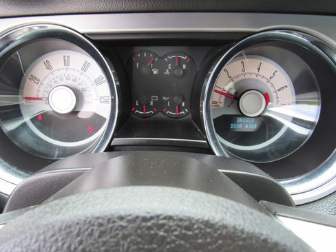 Used 2010 Ford Mustang Convertible RWD image 23