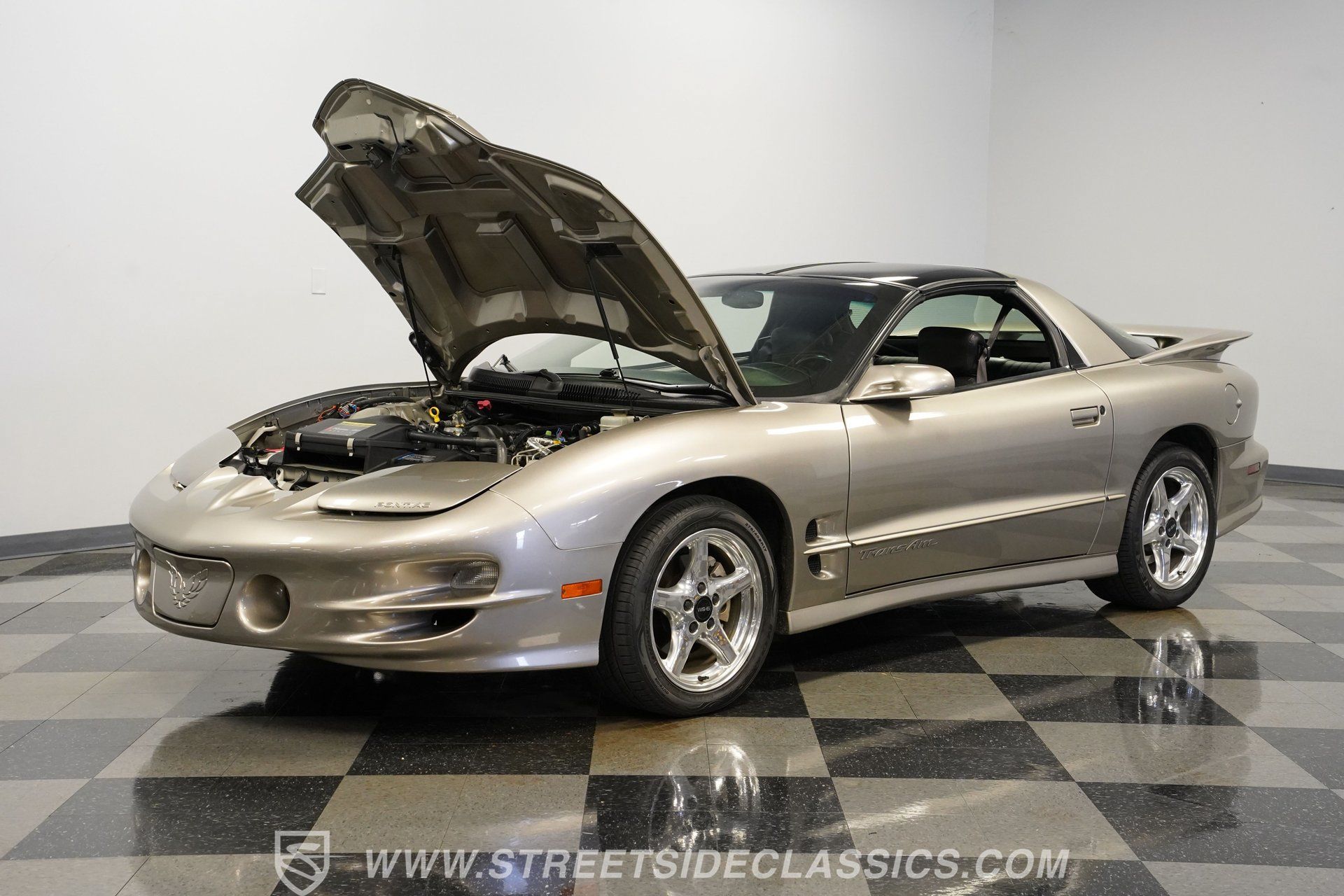 Used 2001 Pontiac Firebird Trans Am RWD image 32