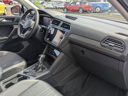 Used 2023 Volkswagen Tiguan SE w/ Panoramic Sunroof Package AWD/4WD image 33