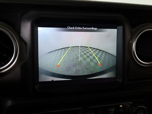 Used 2020 Jeep Wrangler Unlimited Sahara image 6