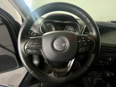 Used 2019 Jeep Cherokee Trailhawk w/ Cold Weather Group image 16