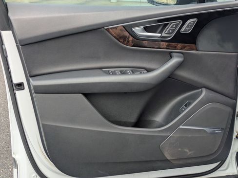 Used 2018 Audi Q7 3.0T Prestige w/ Prestige Package image 9