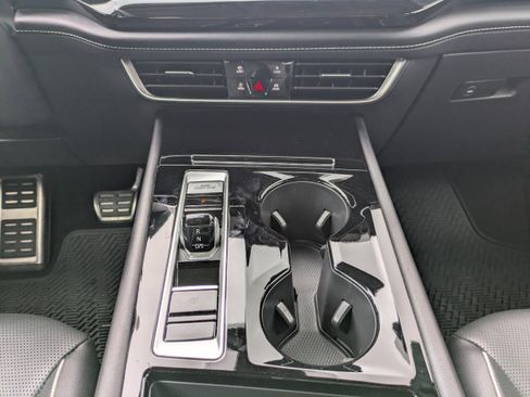 Certified 2024 Volkswagen Atlas SEL Premium R-Line image 21