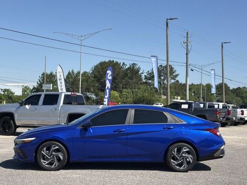 Used 2025 Hyundai Elantra SEL FWD image 10