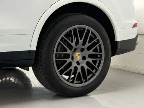 Used 2018 Porsche Cayenne Platinum Edition image 46