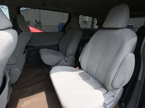 Used 2014 Toyota Sienna LE AWD/4WD image 12