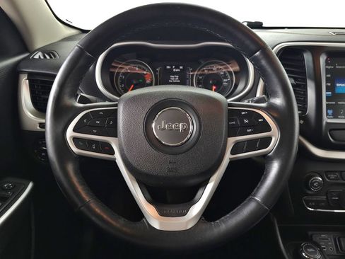 Used 2018 Jeep Cherokee Latitude Plus w/ Cold Weather Group AWD/4WD image 19