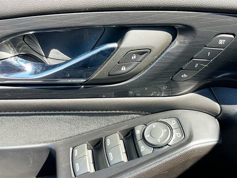 Used 2023 Chevrolet Traverse High Country FWD image 18