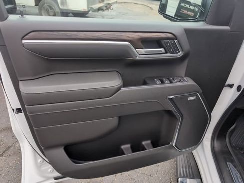 New 2026 GMC Sierra 1500 SLT image 16