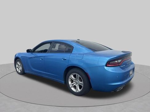 Used 2019 Dodge Charger SXT RWD image 3