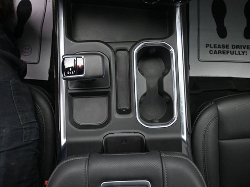 Used 2022 Chevrolet Silverado 1500 LTZ image 34