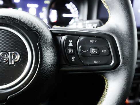 Used 2024 Jeep Wrangler Unlimited AWD/4WD image 35
