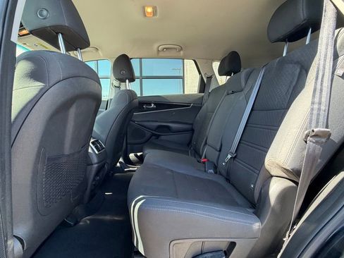 Used 2020 Kia Sorento LX AWD/4WD image 9