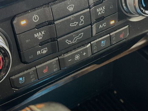 Used 2018 Ford F150 Lariat w/ Equipment Group 502A Luxury AWD/4WD image 20