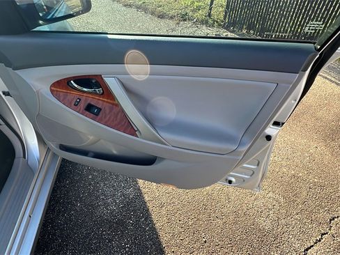 Used 2011 Toyota Camry SE image 15