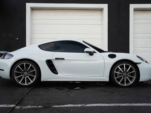 Used 2019 Porsche 718 Cayman w/ Sport Chrono Package RWD image 7