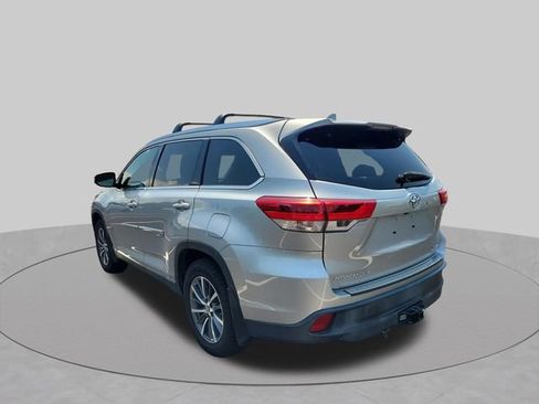 Used 2019 Toyota Highlander XLE AWD/4WD image 15