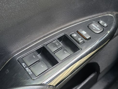 Used 2018 Toyota Avalon XLE image 9