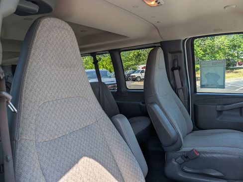 Used 2022 Chevrolet Express 3500 LS RWD image 12