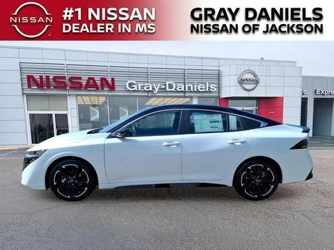 New 2026 Nissan Sentra SR w/ Floor Mat Package FWD image 4