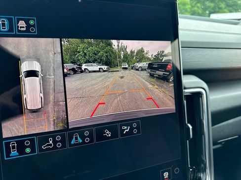 Used 2026 GMC Yukon XL Denali w/ Advanced Technology Package AWD/4WD image 35