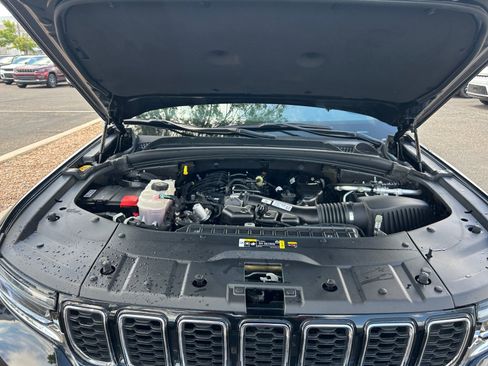 Used 2023 Jeep Grand Cherokee Limited AWD/4WD image 21