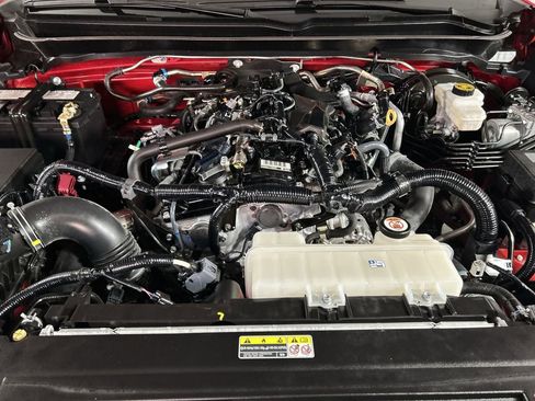 Used 2025 Toyota Tacoma SR5 AWD/4WD image 10