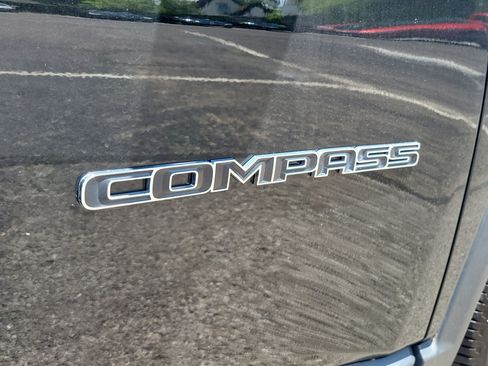 Used 2022 Jeep Compass Latitude AWD/4WD image 9