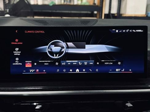 Certified 2025 BMW X7 M60i image 30